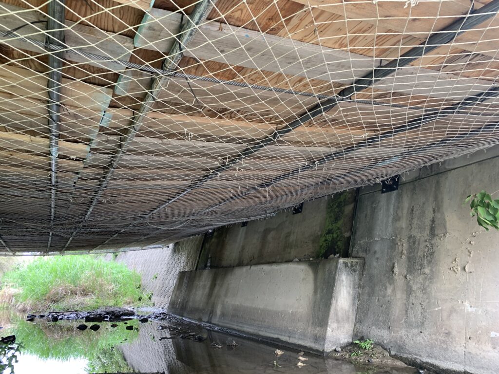 橋梁解体用足場の施工事例